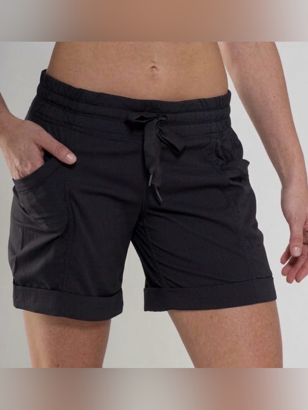 Lululemon Do It All Shorts Black Size 8 Cuffed Drawstring Waist Pinstripe Dance